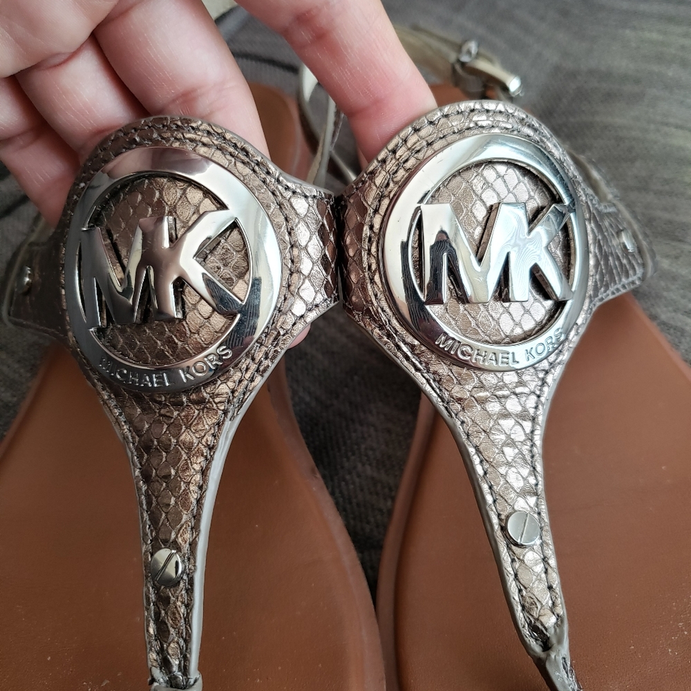 🎀Michael Kors Plate Snake Skin Silver Sandals